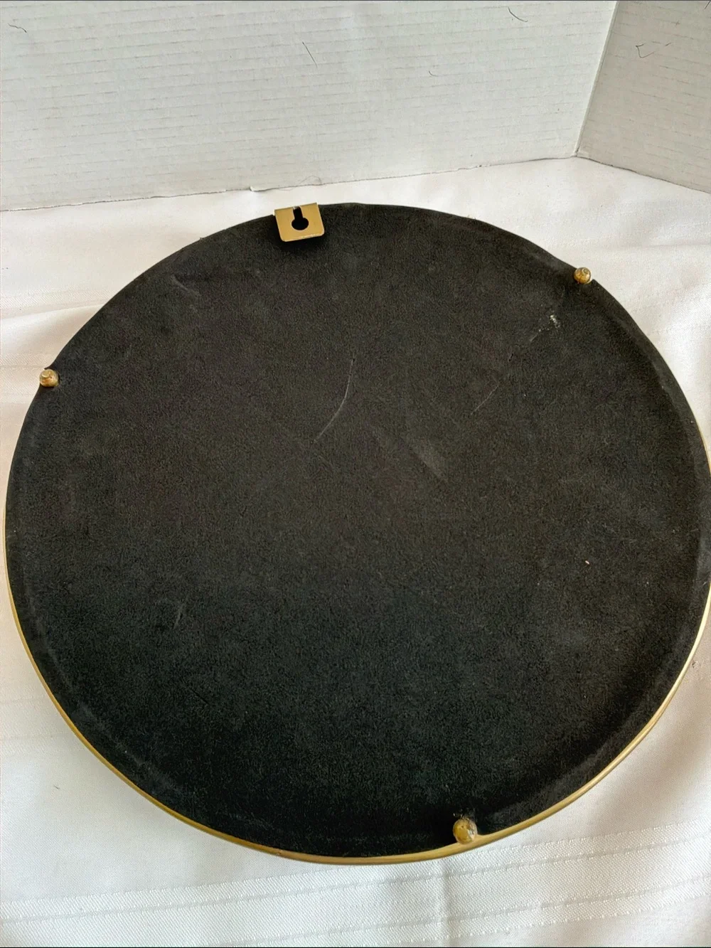 Round Wall Mirror with Metallic Frame or tray